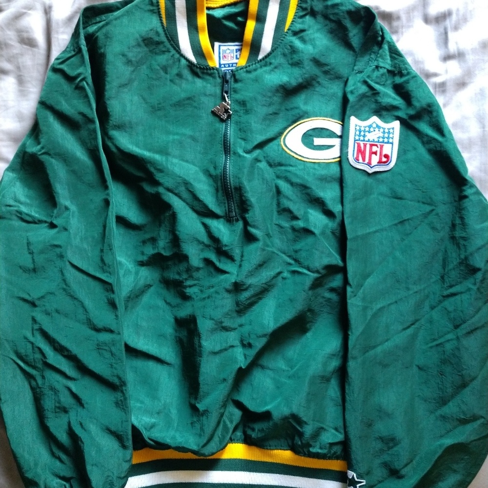 Large green bag Packers windbreaker